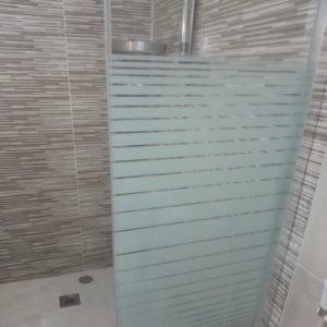 104 تركيب زجاج - فني زجاج - باكستاني 98791483 - تفصيل زجاج - زجاج سيكوريت - تركيب زجاج سيكوريت - معلم زجاج - زجاج شاور بوكس - تركيب مرايا - زجاج ومرايا - سيكوريت